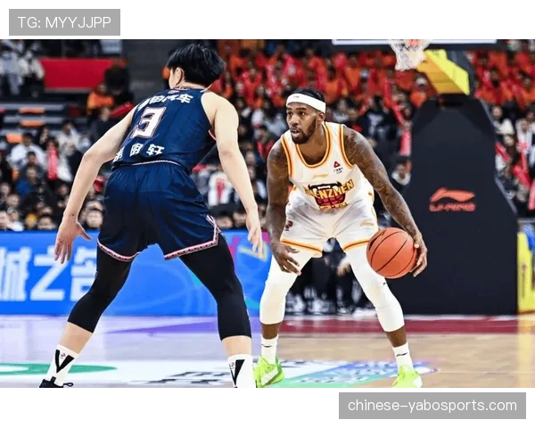 深圳防守专注度问题 史密斯阿立兹外线防守投入需加强 深圳防守专注度问题 史密斯阿立兹外线防守投入需加强